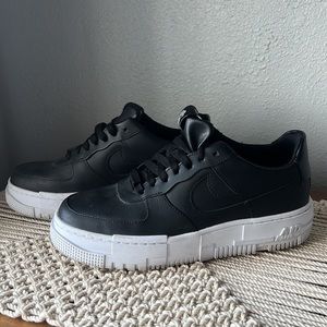 Nike Air Force 1 Pixel